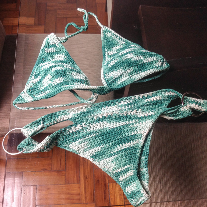 Biquíni de crochê com gráficos e receitas