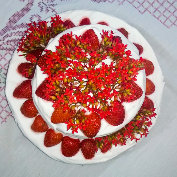 Bolo Prestígio sem Lactose Decorado com Flores